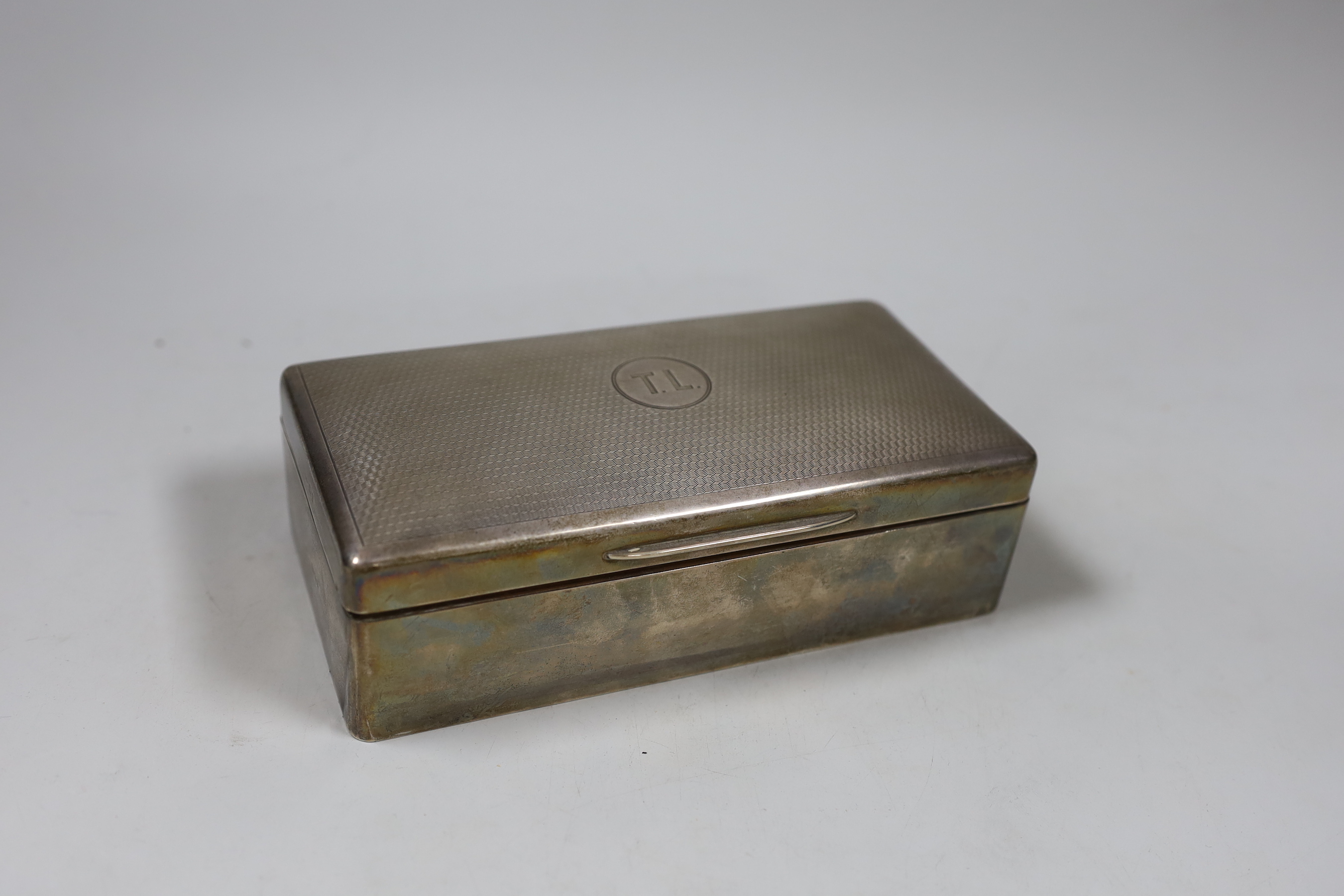 A George V part engine turned silver mounted rectangular cigarette box, London, 1918, 18cm.